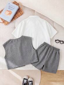 SHEIN Conjunto de 3 piezas para niños/niñas: chaleco sin mangas con bolsillo lateral, camiseta de manga corta a rayas y pantalones cortos, estilo coreano casual, adecuado para el primer día de escuela, ropa escolar, sudadera cuello redondo, ropa para niños en edad escolar, conjuntos para niños, ropa para niños pequeños, conjunto de vuelta al colegio para niños, adecuado para uso diario, escuela, salidas, deportes, primavera/verano - Multicolor - Ver 4