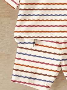 SHEIN Bộ 2 món cho bé gái, chất liệu Dopamine, kiểu dáng thường ngày, họa tiết sọc và thêu hoa nhiều màu sắc, mềm mại, cổ tròn, tay ngắn và quần short ôm sát, thích hợp mặc hàng ngày vào mùa xuân/hè, đi chơi, nghỉ lễ, lễ Phục sinh. - Nhiều màu - Xem 7