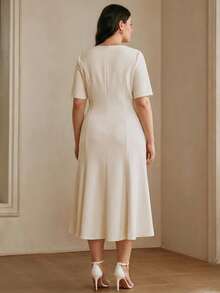 大码女士优雅纯色圆领短袖蕾丝拼接半透明收腰连衣裙 - 白色 - 查看 6