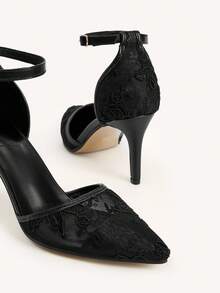 CUCCOO CHICEST 女士蕾丝网眼尖头镂空踝带高跟派对婚鞋，黑色 - 黑色 - 查看 7