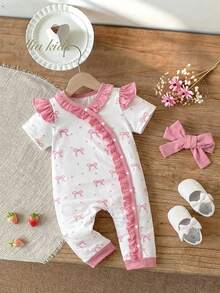 SHEIN Bộ 2 món cho bé sơ sinh, trẻ nhỏ từ 0-3 tuổi, gồm áo liền quần họa tiết trái tim, bèo nhún và khuy cài phía trước, kèm băng đô đỏ, thích hợp cho Ngày Valentine, Năm mới, Tiệc sinh nhật, Lễ hội, Chụp ảnh, Mùa xuân/Hè. - Hồng - Xem 5