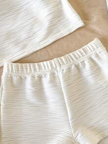 SHEIN 少女提花金属花卉装饰不对称肩部T恤和短裤套装 - 白色 - 查看 6