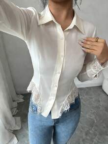 Selianne 女士优雅撞色蕾丝不对称下摆修身衬衫，适合春、夏、秋季办公室通勤穿着。 - 白色 - 查看 1