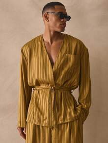 Musero Ajuste relajado, manga larga, bolsillo delantero con parche, hombros caídos, estilo satinado con patrón de rayas, cinturón de lazo en la cintura, esenciales de primavera y verano - Verde Oliva - Ver 2