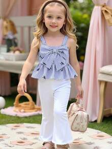 SHEIN Genkimix Kids Conjunto de moda de verano para niña joven, camisola con lazo a rayas azules & pantalones acampanados ajustados, ropa de 2 piezas dulce para niña a juego con la familia - Azul - Ver 9