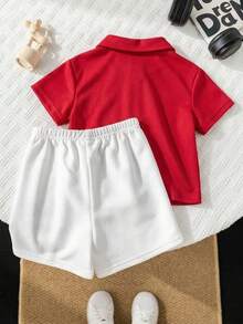 SHEIN Set de 2 piezas de camisa polo casual y cómoda con cuello y cremallera, manga corta, y pantalones cortos blancos para bebé niño, adecuado para interior, exterior, diario, deportes, juego, fiesta, sesión de fotos, vacaciones - Multicolor - Ver 2