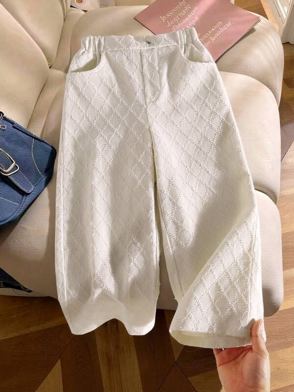 SHEIN Quần jeans ống rộng màu trắng trơn, chất liệu có họa tiết, thích hợp mặc mùa xuân và hè cho bé gái.