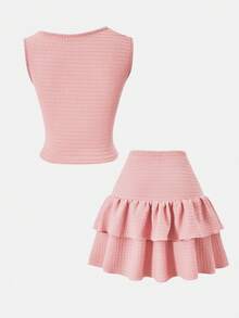 SHEIN Sparklyn 这款全新两件套少女套装包含一件时尚休闲的舒适弹力针织提花蓝色圆领套头背心，搭配同色系双层蛋糕裙。背心的腰部和下摆采用褶裥设计，打造优雅整体造型。这款高品质套装适合日常穿着，也适合度假、旅行和派对等场合，是春夏的理想之选。 - 粉色 - 查看 2