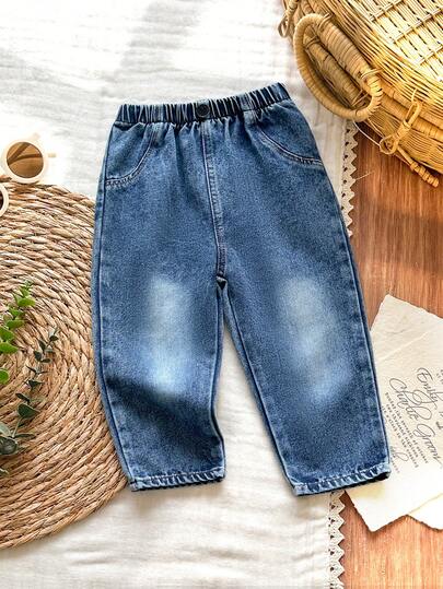SHEIN 婴幼儿男童经典水洗蓝牛仔裤，松紧腰带，装饰性口袋，舒适宽松版型，适合日常穿着、旅行、度假和散步。