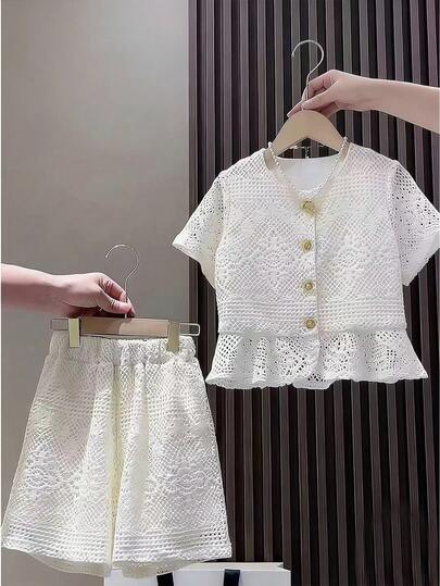 GlowEve CURVE Bộ đồ hai mảnh ren trắng cỡ lớn dành cho nữ, áo tay ngắn viền bèo nhún và quần short rộng, trang phục thường ngày đa năng cho mùa hè.