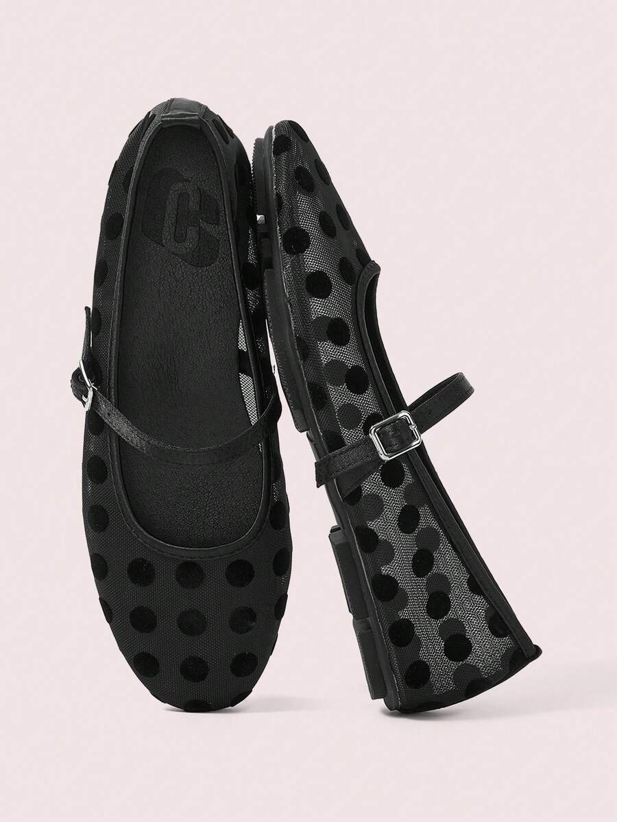 CUCCOO DOLLMOD Sepatu Wanita Modis Ujung Bulat Bordir Bunga Model Mary Jane yang Imut dan Manis - Hitam - View 1