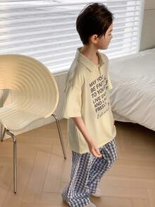Dazy Kids Set Piyama Musim Panas untuk Anak Laki-Laki Usia 10-12 Tahun: Atasan Lengan Pendek dengan Motif Slogan dan Celana Kotak-kotak - Aprikot - View 2