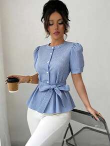 GlowEve 女士蓝色条纹圆领花瓣袖系腰衬衫，时尚百搭通勤优雅日常夏季上衣 - 藍色 - 查看 1