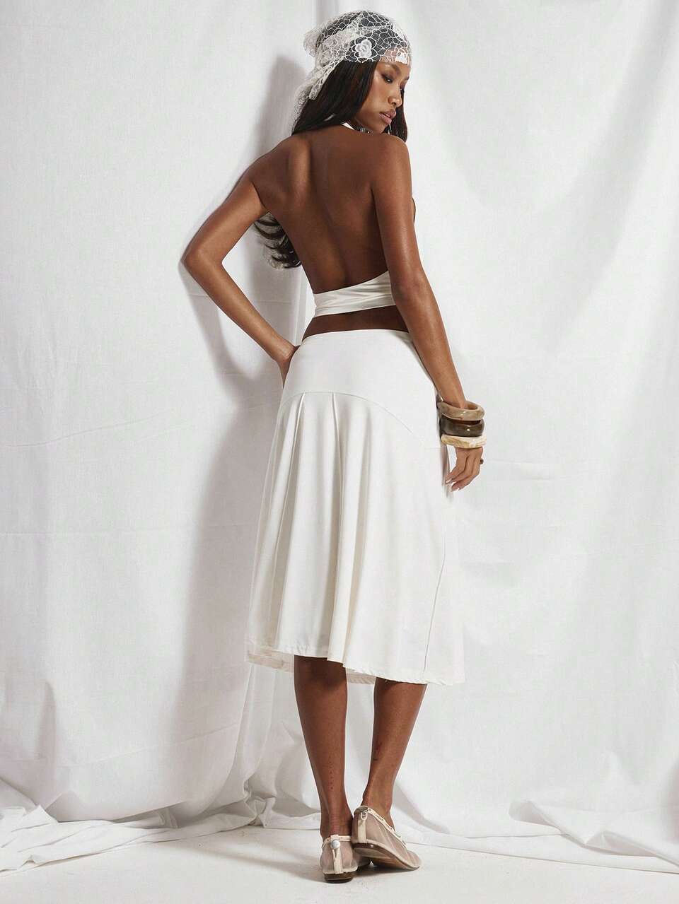 Tiefer V-Ausschnitt Cowl Kreuzüberlappung Taille mit Raffung Neckholder mit Nahtdetails fließender drapierter Midi Rock Koordination als Set verkauft, süß für Urlaub, sexy für Nachtausgang, elegant für Frühling Sommer Soleil Drapierung