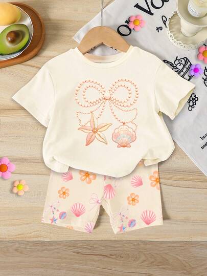 SHEIN 一套女婴珍珠蝴蝶结项链、印花可爱海洋生物贝壳蝴蝶结图案宽松圆领短袖T恤和修身骑行短裤套装，适合春夏、休闲、海滩、周末出行，可爱夏季女婴套装，韩版风格，夏季外出，女婴夏季服装，女婴贝壳套装，女婴沙滩套装