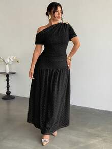 Firerie Ensemble 2 pièces grande taille confortable et élégant pour vacances et plage. Top t-shirt à manches courtes plissé avec col asymétrique et boucle métallique, en tissu texturé élastique. Jupe plissée ample taille haute coupe A, en ligne. Pour femmes. - Noir - Voir 3