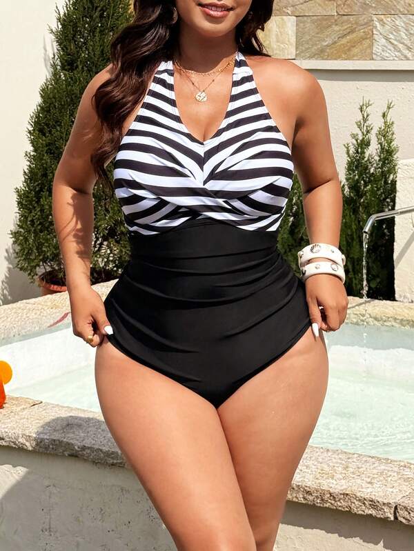 Swim Vcay 2026新款加大码女式连体泳衣，黑白条纹印花，时尚度假休闲修身收腹高衩挂脖交叉褶皱连体泳衣