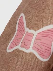 SHEIN 女童街头风涂鸦+暗黑甜美图案，猫咪、字母、星星、蝴蝶结印花宽松背带裤，小众设计女童黑色背带裤，适合日常穿着和聚会，春夏款 - 卡其色 - 查看 6