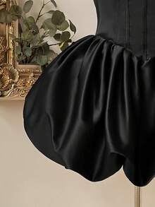 Lovelzi Elegante y dulce vestido mini con hombros descubiertos y diseño de cintura con ballenas, con lazo ajustable en la espalda, adecuado para varias ocasiones como vestido de cóctel, vestido de influencer y vestido formal - Negro - Ver 7