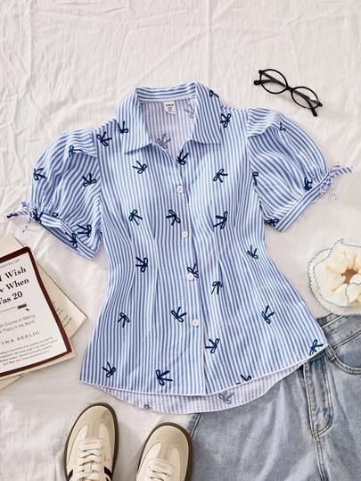 Sparklyn חולצה קז'ואלית קצרה עם פסים מקומטים, הדפס פפיון עם כפתורים מלפנים, שרוולים קצרים, שרוול פנס, מותן מקומט עם פפיון, קו A מחמיא, מתאים לנסיעות, חופשה ופנאי, קיץ