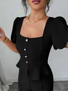 SHEIN Elenzya Bộ đồ công sở thanh lịch thời trang dành cho nữ gồm 2 món: Áo kiểu cổ vuông tay ngắn cài cúc vạt lệch và quần ống đứng cạp cao có chun co giãn. - màu đen - Xem 4