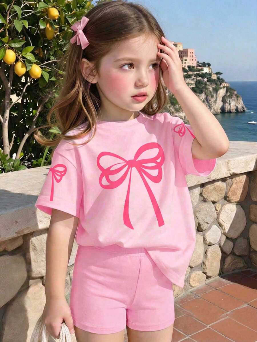 SHEIN Playful Pals 女婴蝴蝶结印花圆领短袖T恤和针织短裤两件套,可爱时尚,奶油粉色,蝴蝶结图案,休闲宝宝套装,适合春夏、室内外穿着,也可作为校服。 - 彩色 - 查看 1