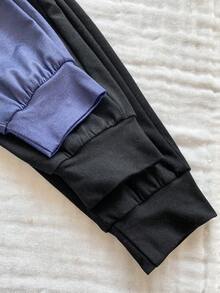 SHEIN Vintaside Kids 男童六件套，包含一件夏季多色宽松圆领短袖T恤上衣和一条锥形裤。款式舒适休闲，百搭时尚，兼具街头潮流感。采用针织面料制成。三件T恤分别为彩虹条纹、纯色马匹印花和藏青白条纹口袋款，满足多种搭配需求。适合日常外出、上学、运动和居家休闲等场合。 - 彩色 - 查看 8