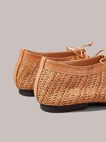 Styleloop Giày bệt nữ, kiểu dáng slip-on, điểm nhấn nơ, chất liệu vải rơm dệt, phong cách nghỉ dưỡng/BOHO, kiểu Mỹ cổ điển Bohemian miền Tây, thích hợp cho các lễ hội âm nhạc, tiệc tùng, hở gót, phù hợp cho mùa nghỉ lễ, xuân/hè. - Màu cà ri nhạt - Xem 4