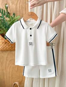 SHEIN 男嬰 2件組休閒可愛熊刺繡徽章不對稱條紋短袖 Polo 衫與短褲套裝，適合夏季 - 白色 - 查看 6