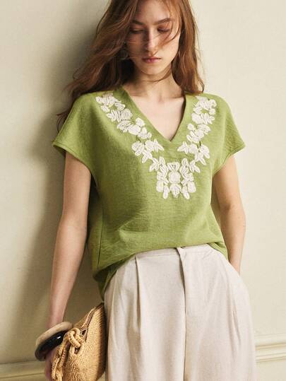 Écloséra French Retro Casual Embroidered V-Neck Batwing Short Sleeve Loose Blouse, Spring/Summer Women Shirt, Vacation Style Casual Top, Summer Women Shirt, Summer Women Clothing, Green Embroidered Wrinkle Texture Blouse
