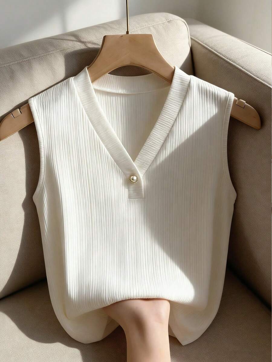 Franclia 女士休闲通勤款温柔优雅夏季新款白色V领无袖背心，珍珠纽扣罗纹衬衫领上衣，通勤时尚修身吊带衫 - 白色 - 查看 1