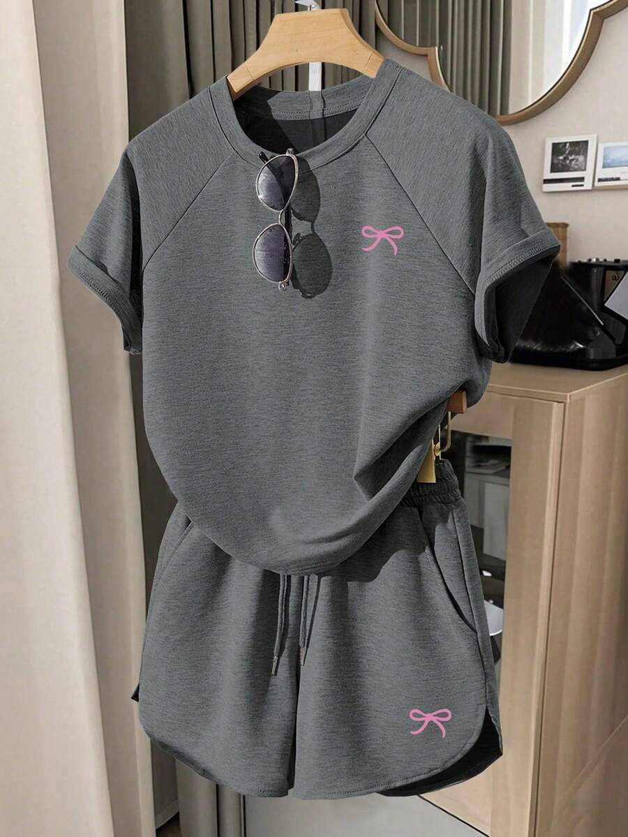 少女休闲简约深灰色碎花插肩袖宽松短袖T恤套装，带口袋，粉色蝴蝶结印花，轻盈舒适，适合日常休闲穿着，夏季清凉系列，少女必备，返校必备，夏季时尚基础款，春夏韩版风格，日常少女时尚 - 淺灰色 - 查看 1