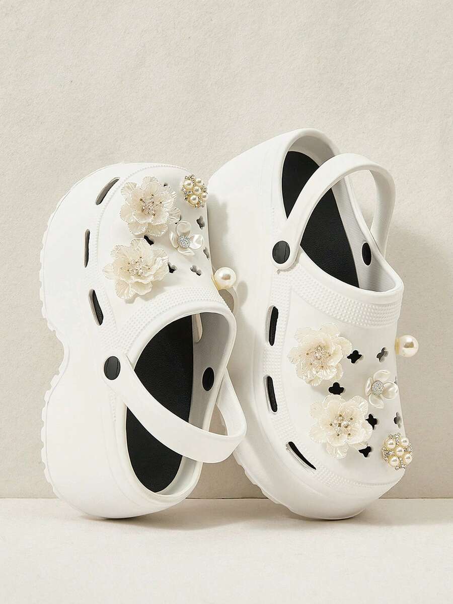 Cuccoo 女款夏季厚底增高木屐鞋 8cm 瑪芬底 小男人福音 蝴蝶珍珠水鑽裝飾 輕量 EVA 防滑封口鞋頭 沙灘度假日常通勤涼鞋 - 杏白色 - 查看 1