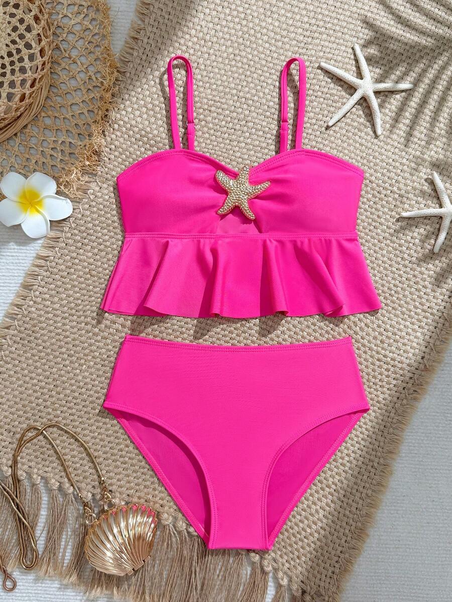 SHEIN Bộ đồ bơi tankini viền bèo nhún họa tiết sao biển ánh kim cho bé gái tuổi teen, thích hợp cho kỳ nghỉ hè ở bãi biển. Bộ đồ bơi hai mảnh màu hồng nhạt họa tiết sao biển, thân thiện với da và nhanh khô, phù hợp cho trẻ em cỡ trung bình và lớn, trang phục ngọt ngào và dễ thương cho bé gái mặc ở bãi biển, hồ bơi và kỳ nghỉ. Đồ bơi hai mảnh màu hồng cho bé gái, đồ bơi hai mảnh họa tiết sao biển. - Màu Hồng Tươi - Xem 1