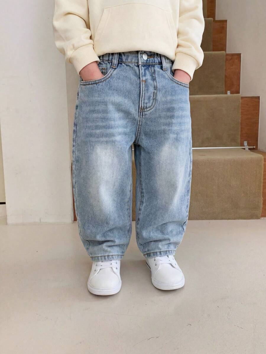 Genkimix Kids 男童复古水洗蓝牛仔裤，无弹力牛仔面料，经典纽扣腰带设计，破洞裤腿，适合休闲、街头风、四季皆宜、日常穿着、上学、户外活动、家庭出游等场合。