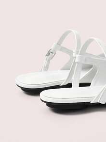 CUCCOO DOLLMOD 女士白色玛丽珍平底闭趾鞋 - 白色 - 查看 4