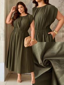 Roveilla 大码女式单竹结亚麻混纺圆领连衣裙，荷叶边领口，落肩设计，松紧腰身，A字廓形。优雅的法式复古风，适合通勤、商务、海滩、休闲等场合，简约百搭。全新春夏系列，是婚礼、情人节、下午茶、派对等场合的理想之选。大码女装在线商店，婚礼宾客服装，曲线纯色大码连衣裙，休闲连衣裙，大码女装夏季服装。 - 軍綠色 - 查看 1