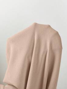 Rafferiza Vestido midi de malha bege macio, justo, com decote quadrado, costas nuas, modelagem vintage romântica, estilo europeu e americano, design sofisticado, barra com babados delicados, sem mangas, ideal para ocasiões casuais; Vestido minimalista de malha de cintura alta, cor sólida, personalizado, para festas e coquetéis. - Rosa Empoeirado - Ver 4