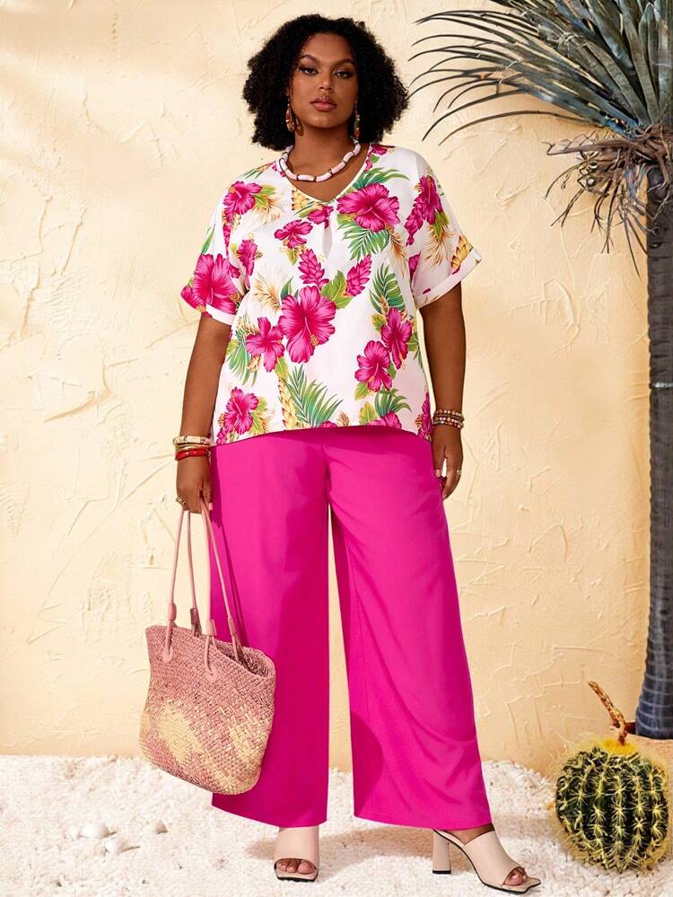 2pc Set Plus Size Women's Summer Casual Vacation  Floral Print V-Neck Short Sleeve Loose Shorter In Front And Longer In Back Blouse And Solid Color Pants 2 Piece Set With Pocket,Spring/Summer/ Vacation,Summer Holiday,Spring Break Outfits ,Vacation Outfits Women ,Holiday Outfits For Women,Going Out Outfits,2026 New Clothes,Simple And Fashionable For Everyday Wear,Suitable For Summer, Vacation, Commute, Daily Wear,Pink Set,Wide Leg Pants Set, Plus Size Pants Set, Plus Size Summer Sets, Plus Size Women Clothes 2 Piece, Plus Size 2 Piece Sets,Suitable For Summer, Vacation, Commute, Daily Wear, Summer Outfits