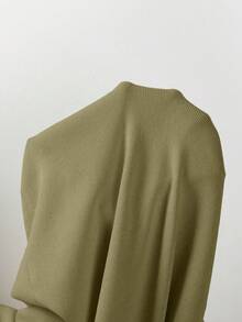 SHEIN 新款复古浪漫度假欧美风高端设计方领露背性感米色针织修身中长连衣裙，饰有精致荷叶边下摆，无袖，休闲百搭；简约纯色个性高腰紧身派对鸡尾酒会针织毛衣连衣裙，女士款 - 橄欖綠 - 查看 3