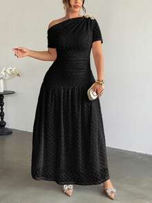 Firerie Ensemble 2 pièces grande taille confortable et élégant pour vacances et plage. Top t-shirt à manches courtes plissé avec col asymétrique et boucle métallique, en tissu texturé élastique. Jupe plissée ample taille haute coupe A, en ligne. Pour femmes. - Noir - Voir 7