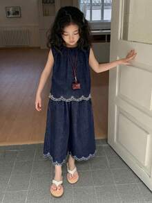 Dazy Kids 少女夏季休闲度假风刺绣无袖宽松牛仔上衣和阔腿牛仔裤套装 - 深色水洗藍 - 查看 2