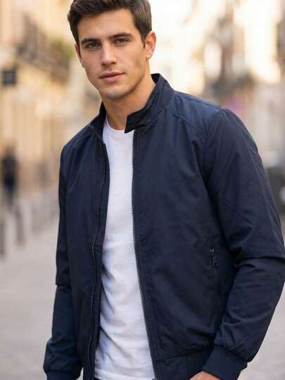 Chamarra Casual para Hombre con Cierre Frontal y Diseño Moderno | Ideal para Temporada de Otoño e Invierno Ligero | Perfecta para Uso Diario, Salidas Casuales, Viajes o Reuniones Informales | Estilo Versátil que Puedes Combinar Fácilmente con Jeans, Camisetas, Camisas o Tenis para un Look Urbano, Elegante y Cómodo