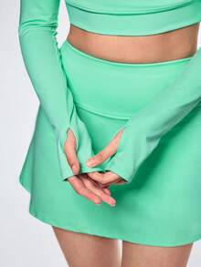 SHEIN Sovereign Charm 纯色露脐上衣和迷你裙/短裤运动套装 - 綠色 - 查看 6