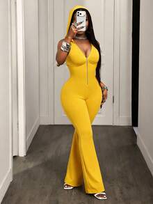 SHEIN BamGlam Bộ jumpsuit thể thao sành điệu mùa xuân/hè 2026 mới, thiết kế có mũ trùm đầu, khóa kéo, ống loe, cổ chữ V với chi tiết nhún bèo, không tay, dáng ôm, bộ jumpsuit gợi cảm màu xám nhạt dành cho nữ. - Màu vàng - Xem 5