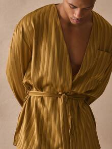 Musero Ajuste relajado, manga larga, bolsillo delantero con parche, hombros caídos, estilo satinado con patrón de rayas, cinturón de lazo en la cintura, esenciales de primavera y verano - Verde Oliva - Ver 3