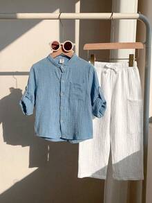 SHEIN 两件套男童休闲运动度假套装 - 白色短袖衬衫搭配松紧腰带口袋长裤，适合儿童穿着，也适合小男孩、返校季、生日派对、晚宴、演出、婚礼、情人节、日常穿着、上学、旅行、运动、春夏季节等场合。 - 淺藍色 - 查看 3