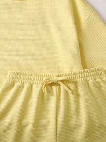 SHEIN LMoss Kids LMoss 少女针织纯色宽松短袖上衣和短裤休闲套装 - 黃色 - 查看 4