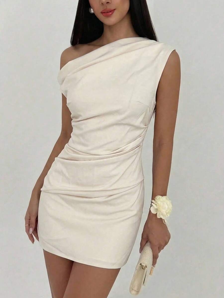 Aloruh 女士夏季纯色杏色连衣裙，简约斜肩优雅褶裥装饰迷你连衣裙，无袖夏季连衣裙，办公室通勤休闲连衣裙