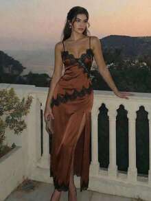 SHEIN MOD Vestido largo de satén elegante con cuello en V de encaje y abertura lateral para mujeres, ideal para citas - Marrón - Ver 2